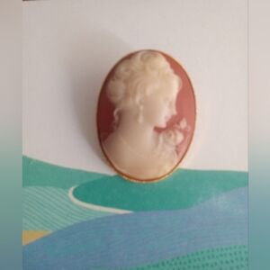 Vintage Cameo Brooch Pin Gold Tone Costume Jewelry